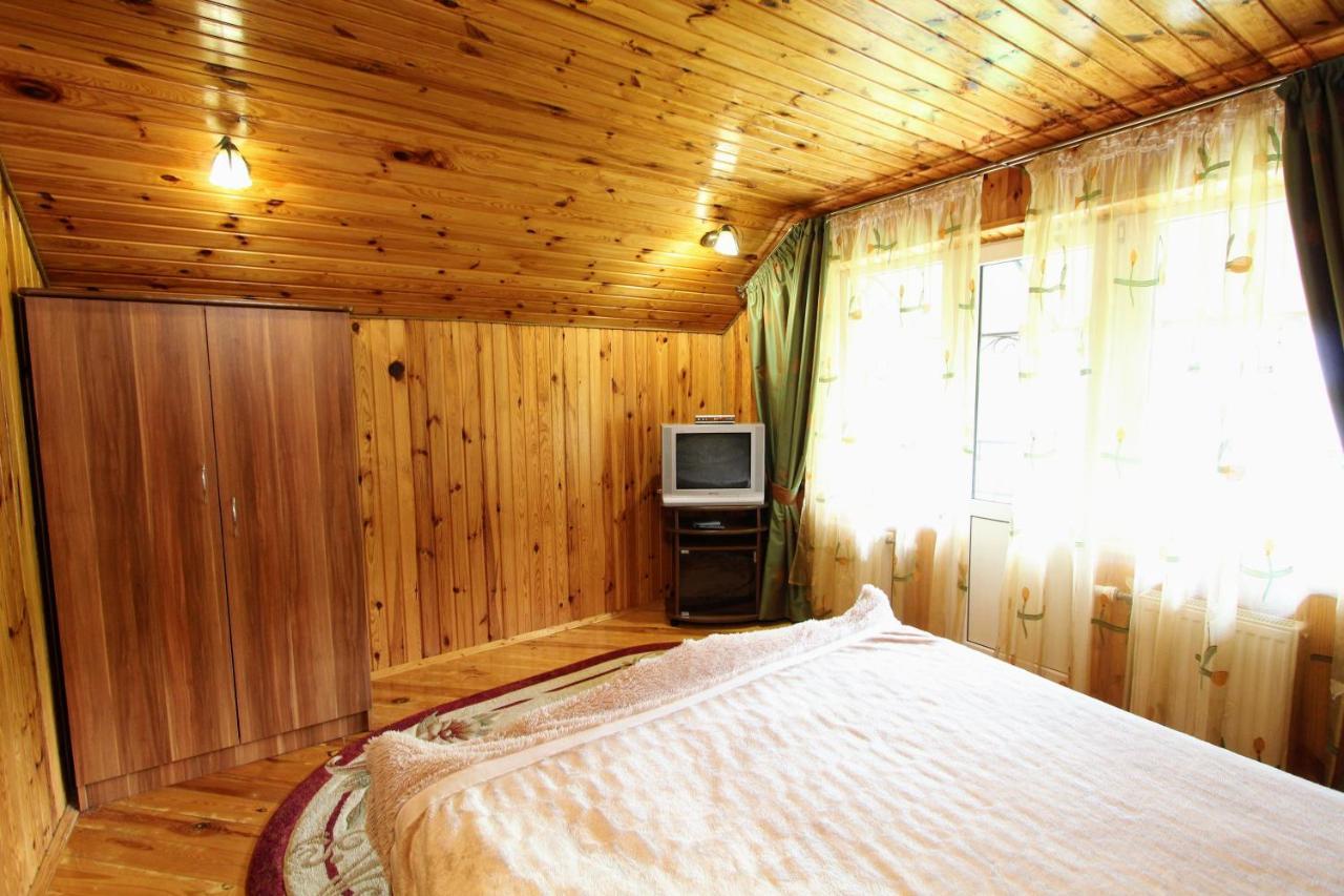 Cottage "Kliverent" Yaremche Exterior photo