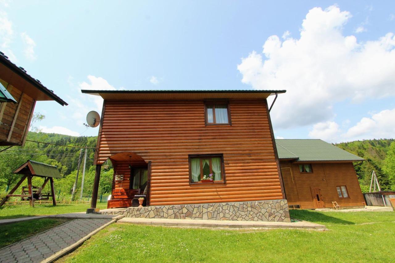 Cottage "Kliverent" Yaremche Exterior photo